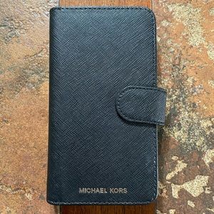🌹 Michael Kors Saffiano Leather Folio Case